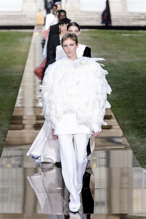 haute couture givenchy paris|hot couture white collection givenchy.